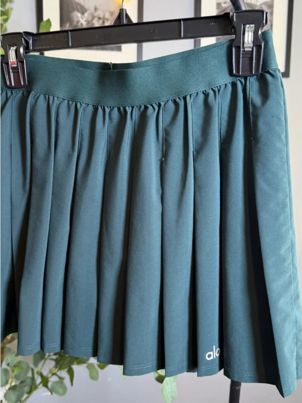 ALO Yoga Women’s Pleated Active Skirt — Teal Green
